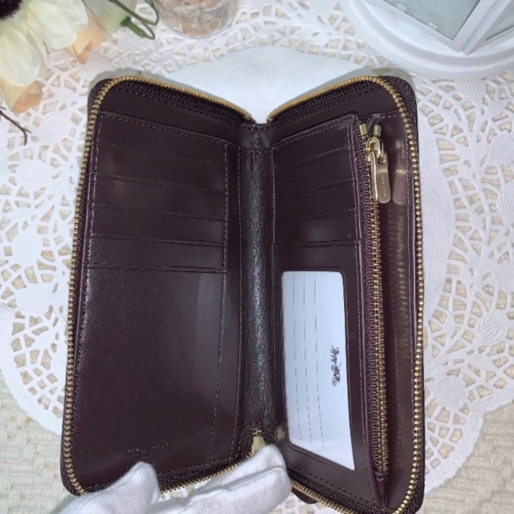 Coach Hearts Wallet - Picture 4 of 10
